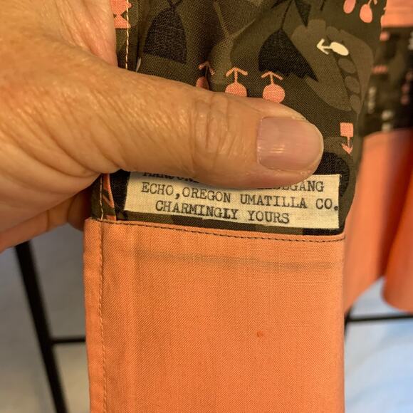 Vintage Style Coral Color Handmade Apron with Pocket - Picture 5 of 7